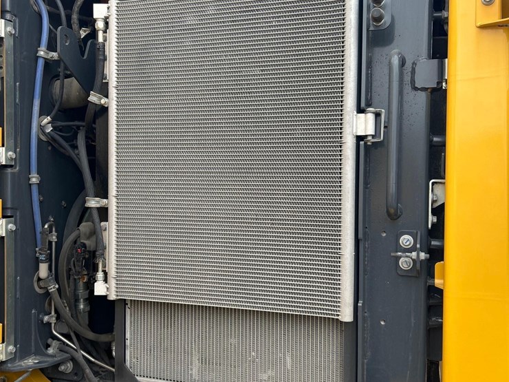 2024-deere-844-p-tier-image-4