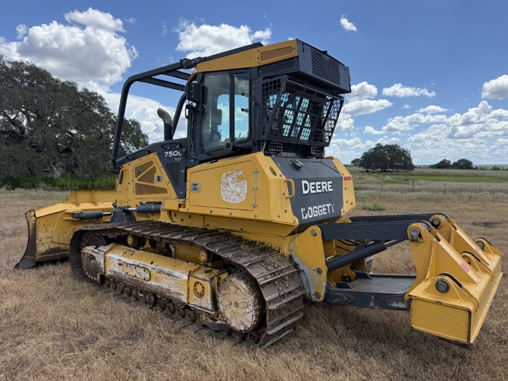 2023-deere-750l-xlt-image-7