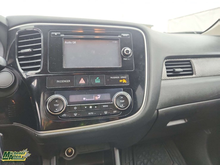 2014-mitsubishi-outlander-image-19