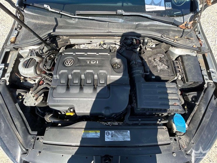 2015-volkswagen-golf-sportwagen-hatchback-image-7