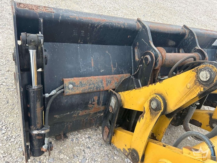 2015-caterpillar-420f2-it-image-22