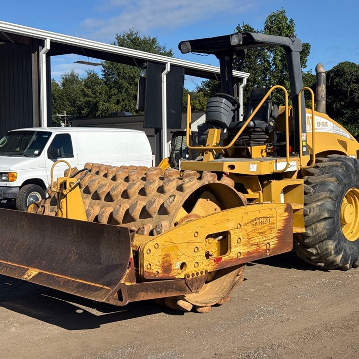 2006 CATERPILLAR CP-563E