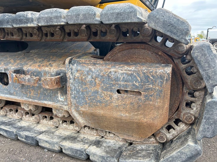 2023-deere-135-p-tier-image-58