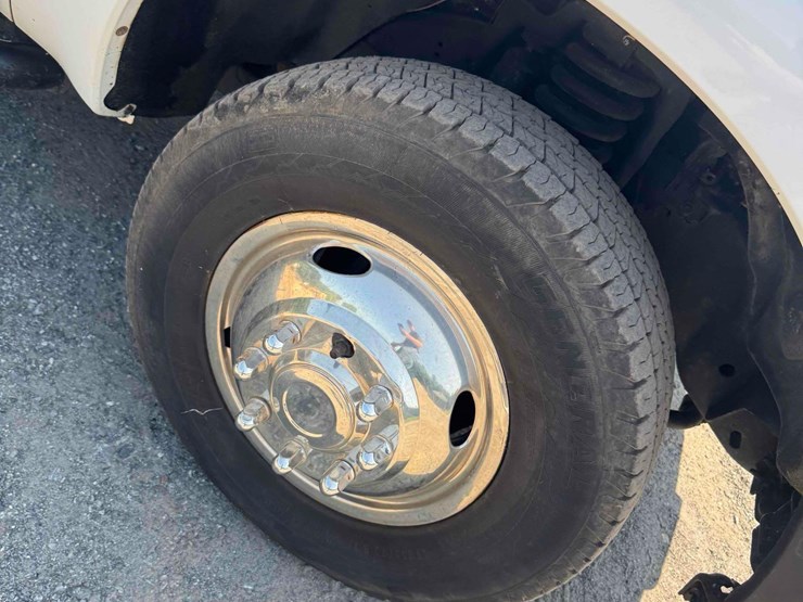 2011-ford-f350-image-16