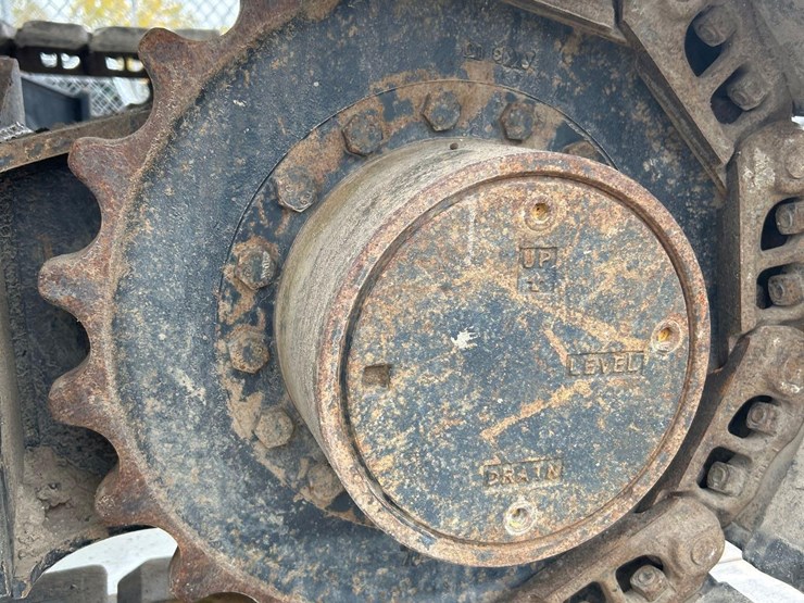 2024-john-deere-85-image-55