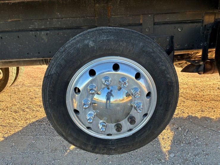 2021-kenworth-t880-image-16