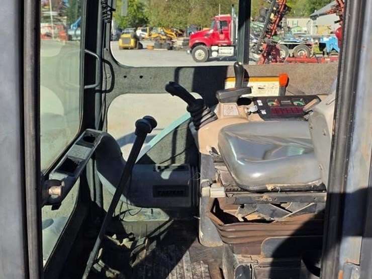 2006-bobcat-341g-image-57
