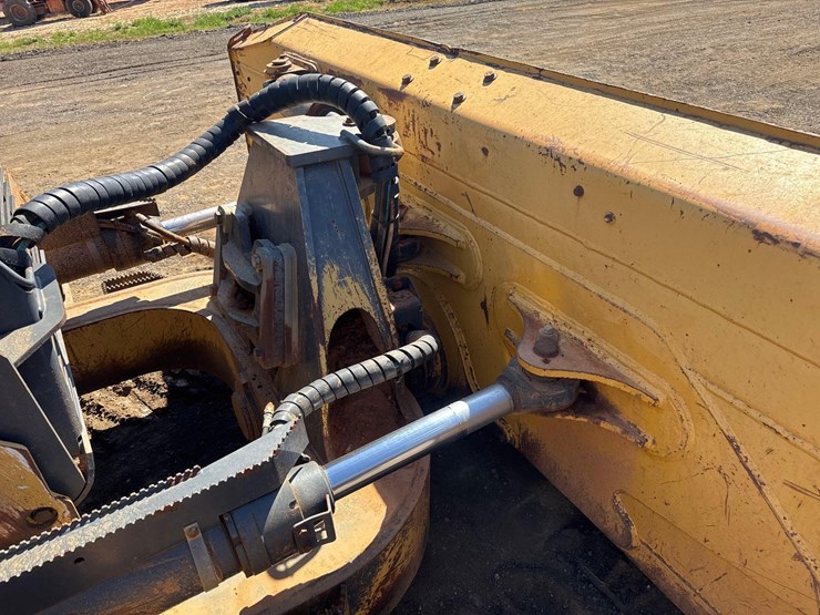 2013-deere-850k-wlt-image-15