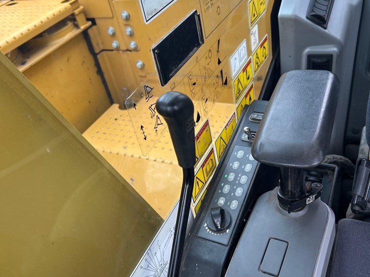 2020-caterpillar-315f-lcr-image-9