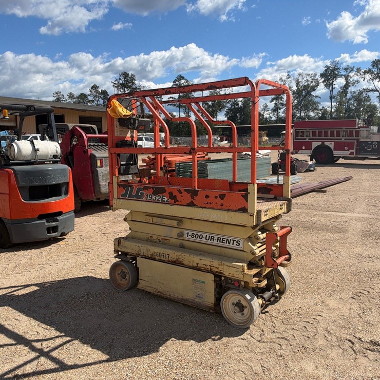 #16A • JLG 1932EZ SCISSOR LIFT