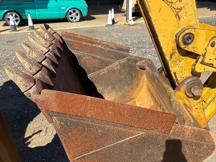 2001-caterpillar-420d-image-19