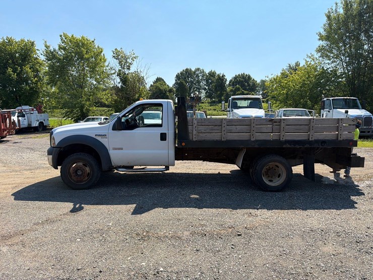 2005-ford-f550-image-3