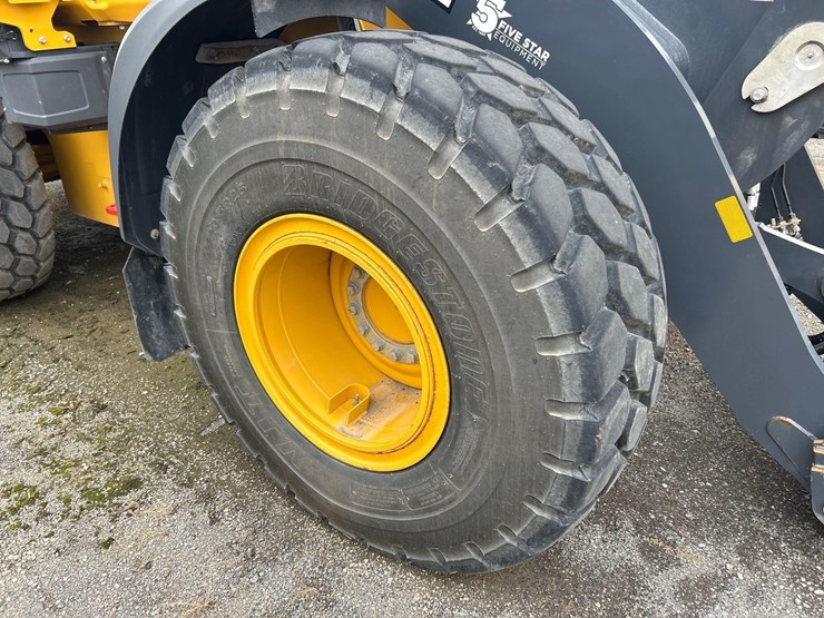 2024-john-deere-624-image-60