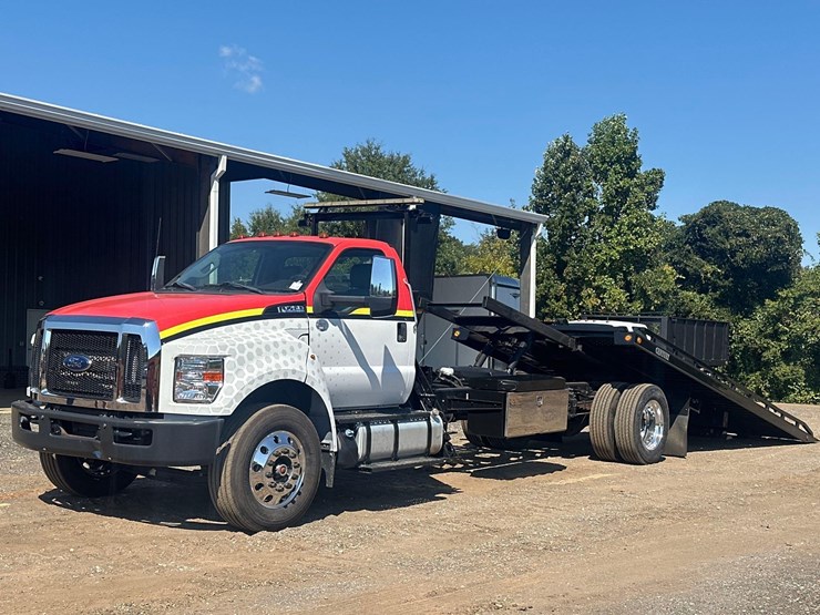 2022-ford-f750-image-1