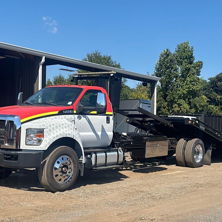 2022 FORD F750