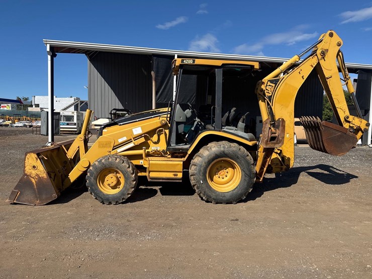 2001-caterpillar-420d-image-2