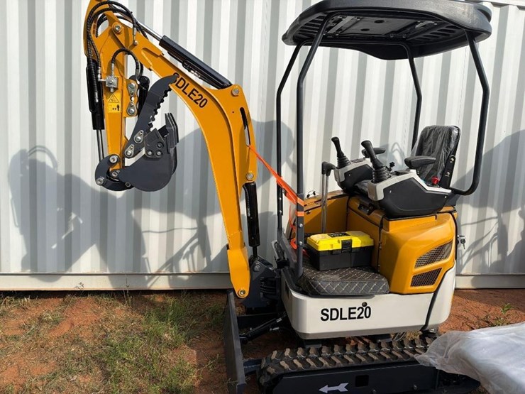 2025-sdle20-mini-excavator-image-1