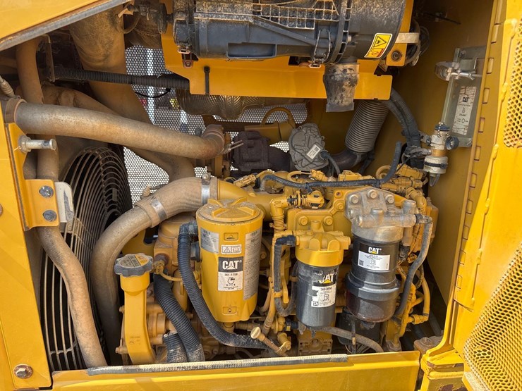 2017-caterpillar-d5k2-lgp-image-24