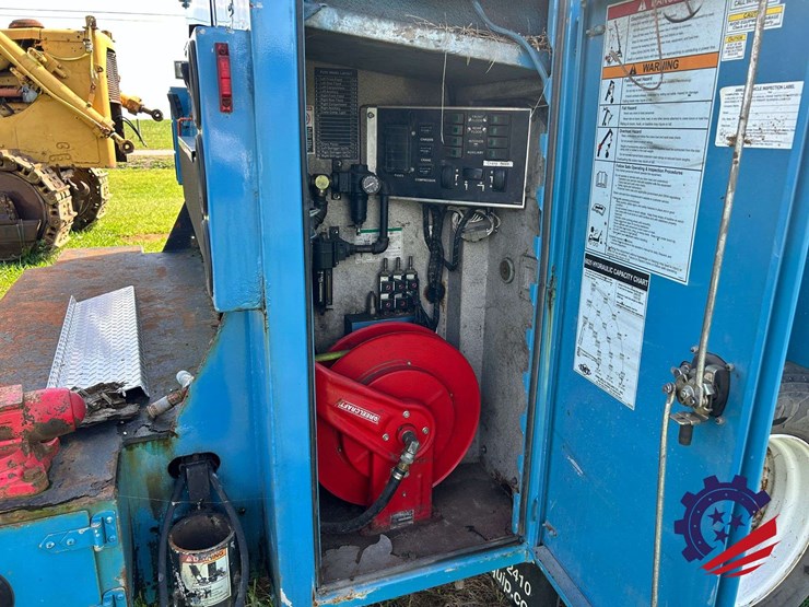 2008-freightliner-m2-106-image-42