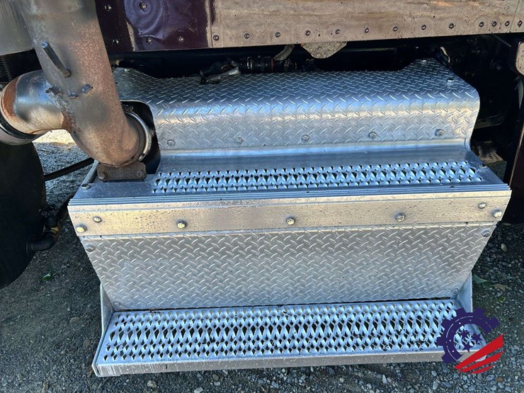 2016-peterbilt-367-image-48