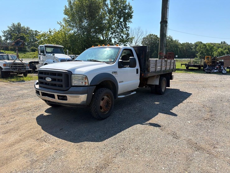 2005-ford-f550-image-1