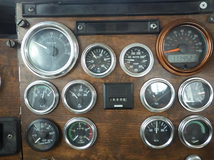 1990-peterbilt-379-image-39