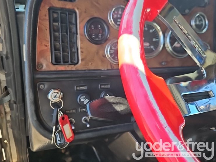 2005-peterbilt-357-image-25