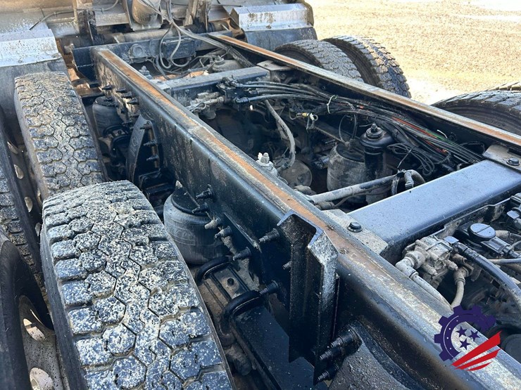 2016-peterbilt-367-image-95
