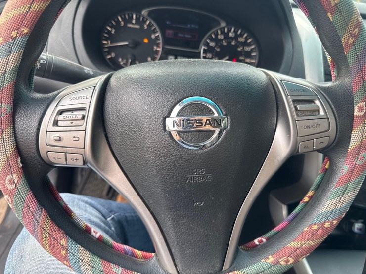 2015-nissan-altima-passenger-car-image-17
