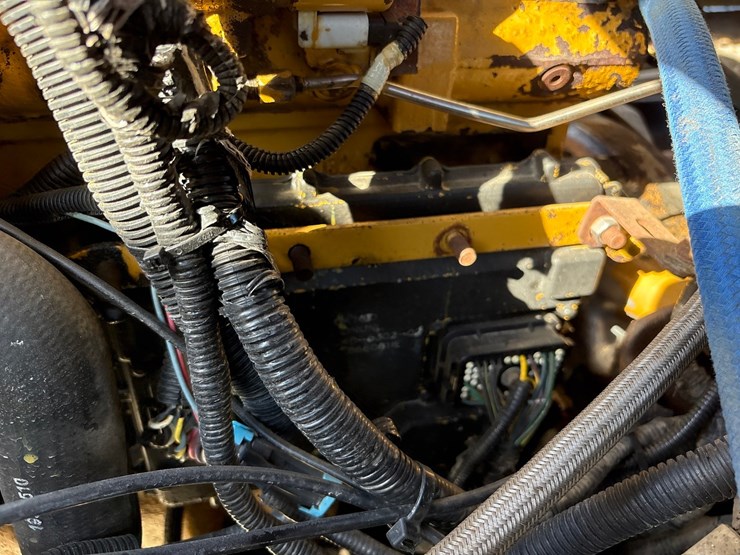 2001-caterpillar-c9-acert-image-37