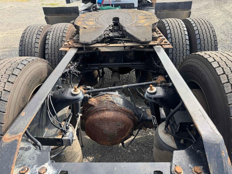 2016-kenworth-t880-image-16