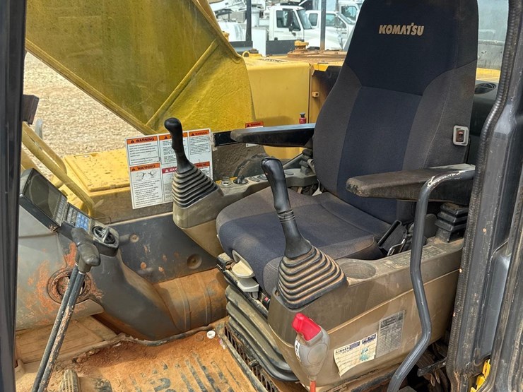 2013-komatsu-pc210-lc-10-image-24