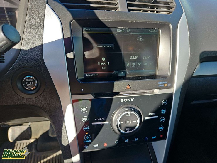 2015-ford-explorer-image-23