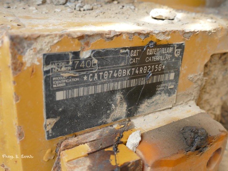 2014-caterpillar-740b-image-5