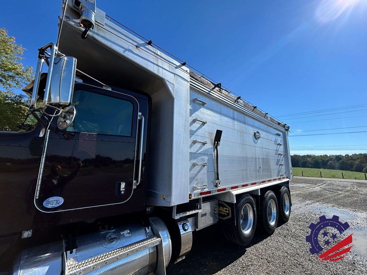 2016-peterbilt-367-image-44