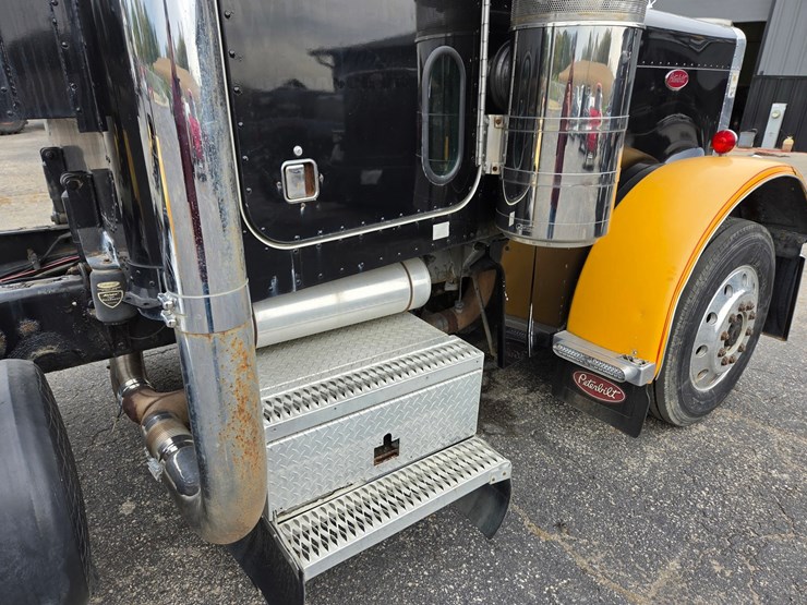 1994-peterbilt-379-image-26