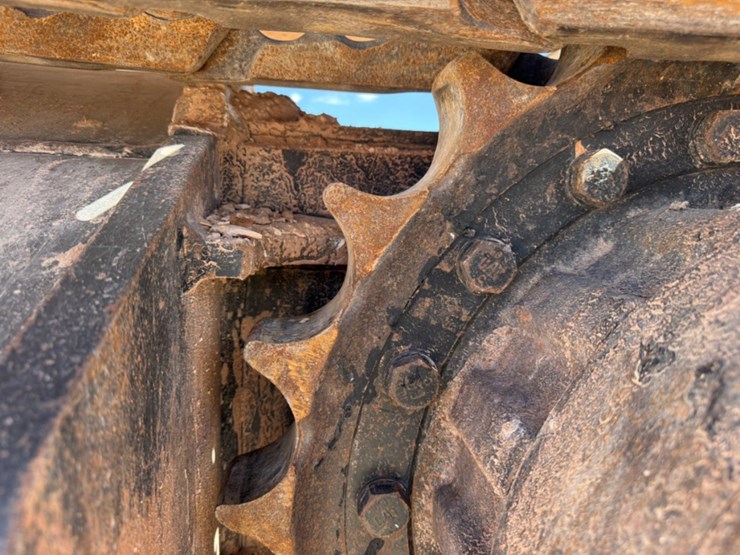 2020-caterpillar-330-image-4