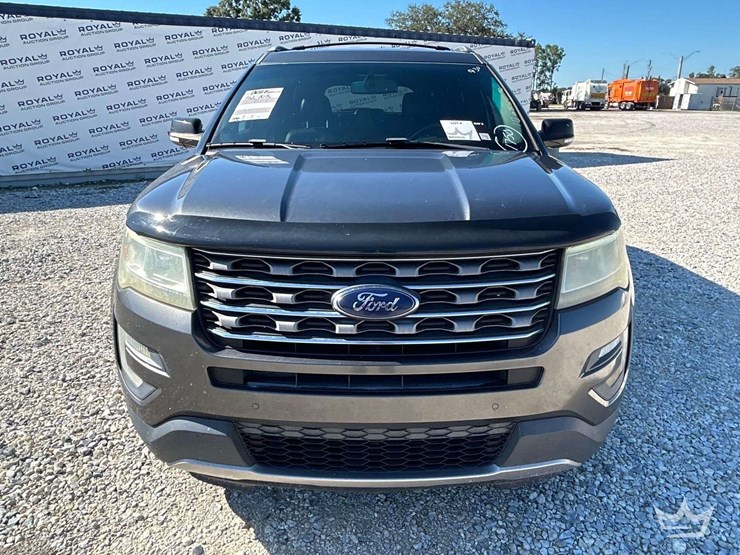 2017-ford-explorer-image-25