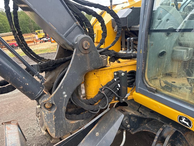 2019-deere-85g-image-15