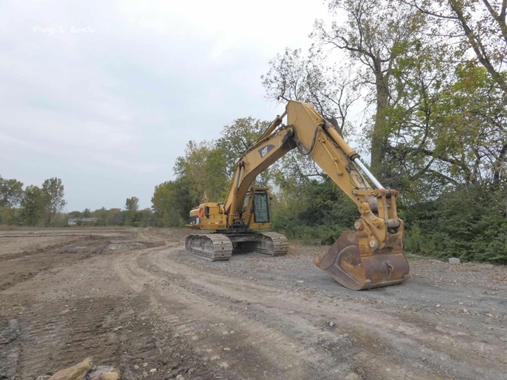 2003-caterpillar-365-image-2