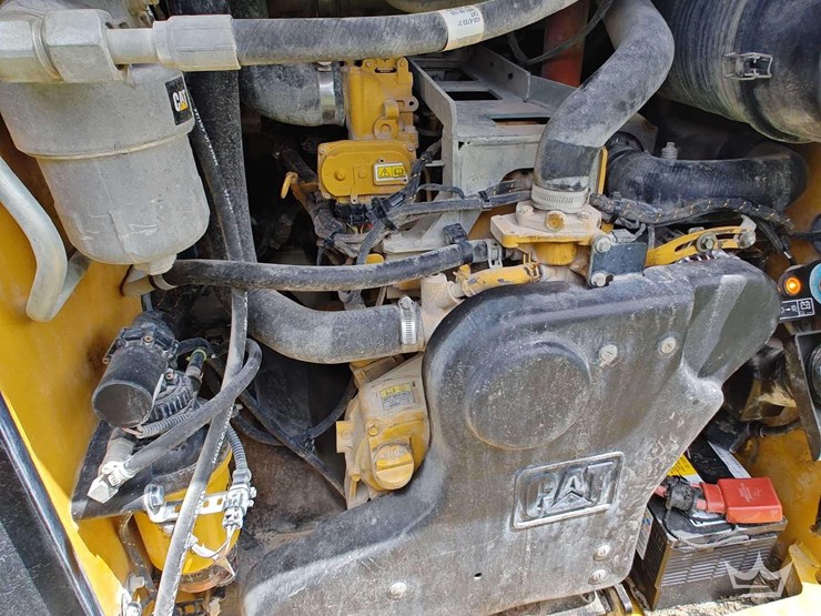 2021-caterpillar-299d3-image-9