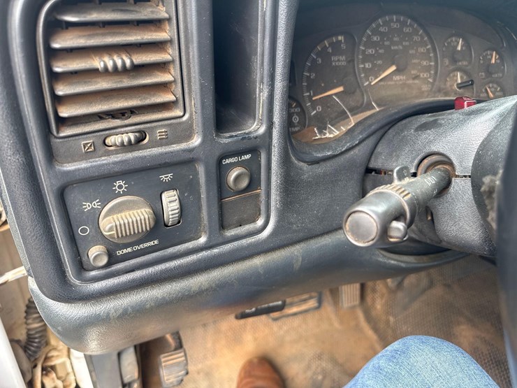 2001-chevrolet-2500hd-image-24
