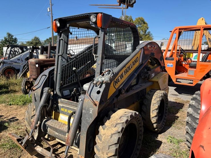 new-holland-l230-image-1