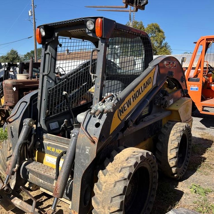 NEW HOLLAND L230