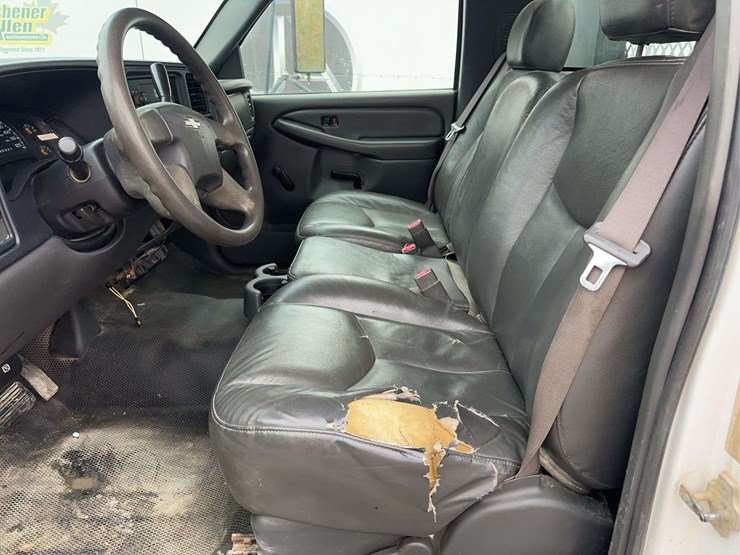 2006-chevrolet-silverado-3500-image-21