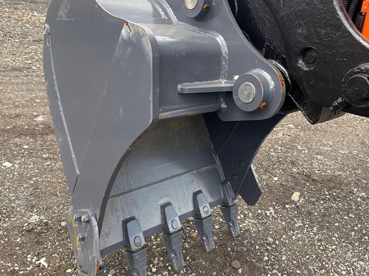 2021-hitachi-zx135us-6-image-11