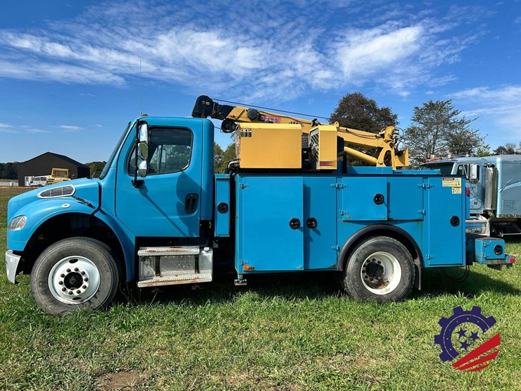 2008-freightliner-m2-106-image-3