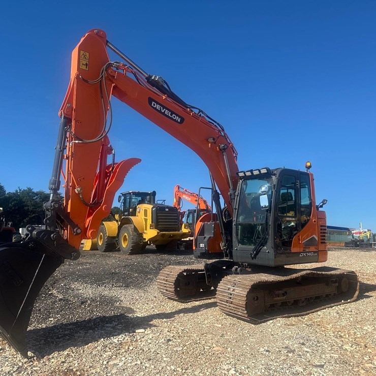2022 DOOSAN DX140 LCR