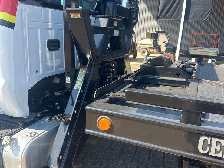 2022-ford-f750-image-33