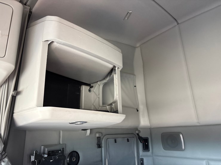 2018-kenworth-t680-image-86
